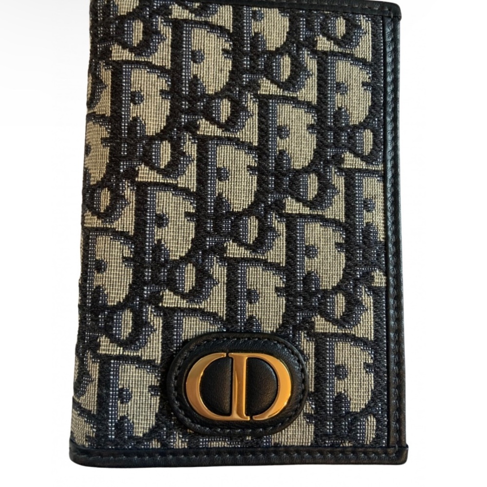 DIOR 30 MONTAIGNE PASSPORT HOLDER